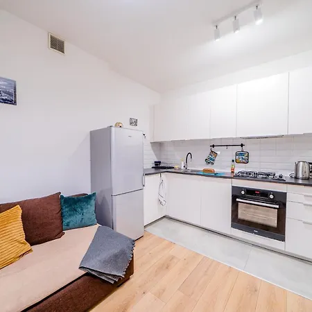 Premium Apartament Podchorazych * Варшава