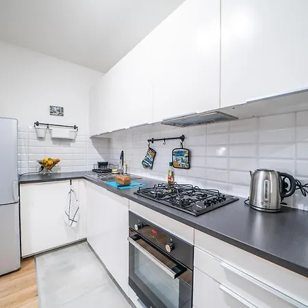 Apartment Premium Podchorazych Warsaw